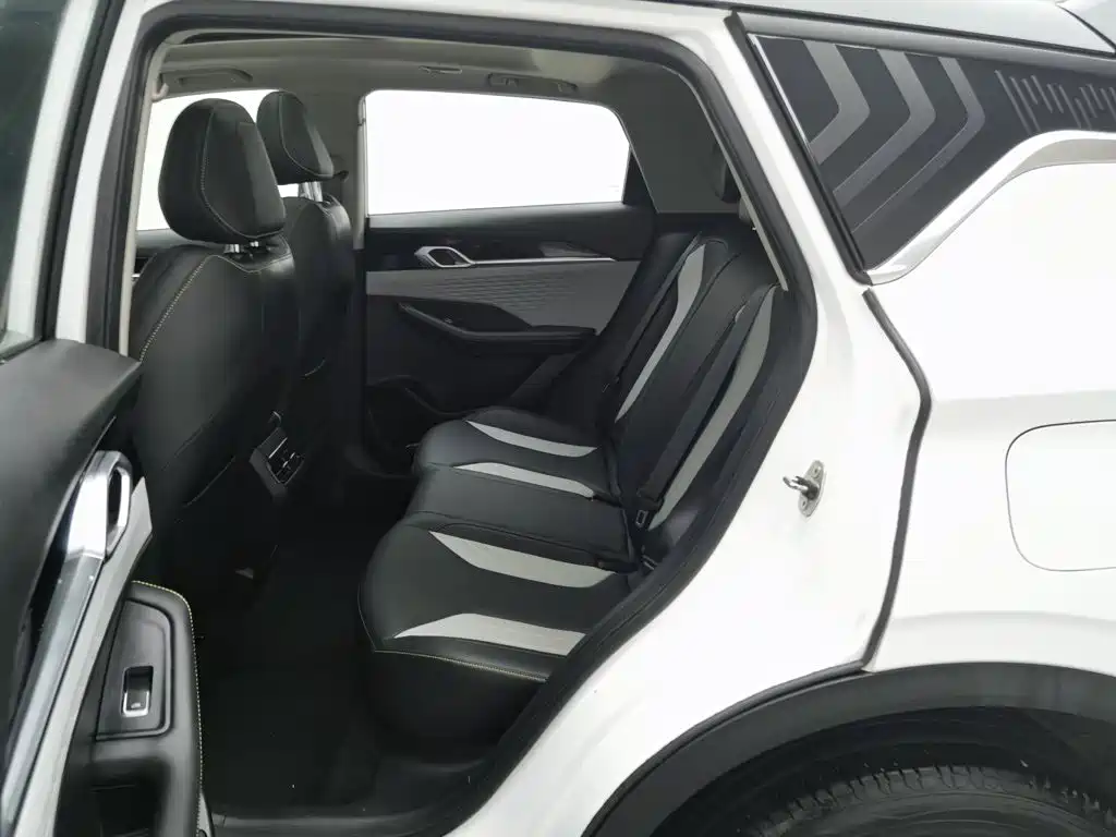 Geely Binyue — миниатюра 15