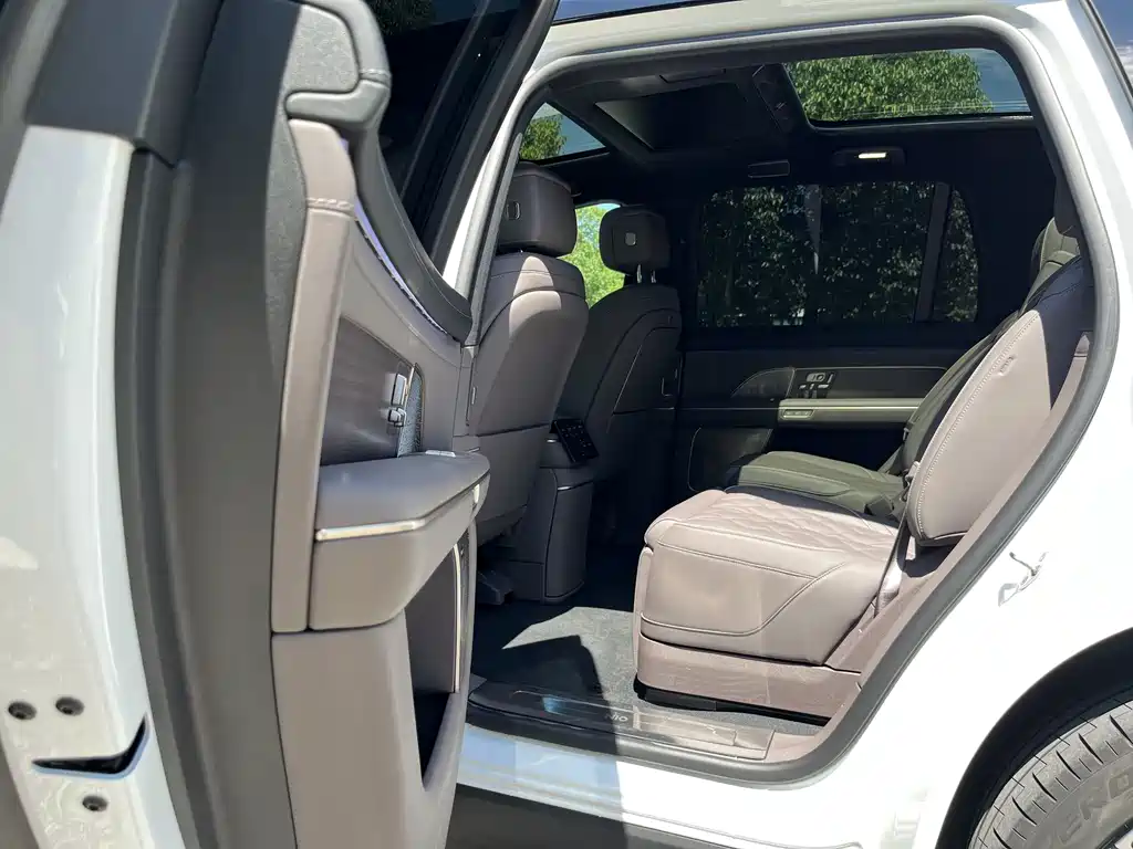 NIO ES8 2026 мест Executive Luxury