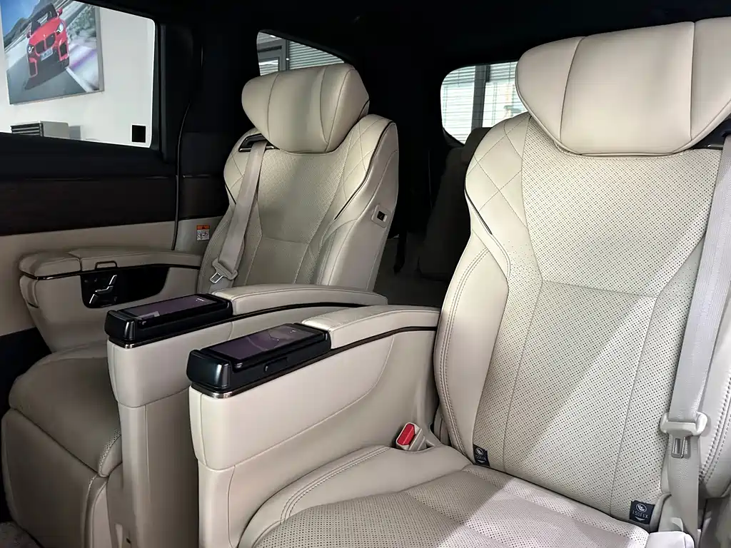 Toyota Vellfire — миниатюра 10