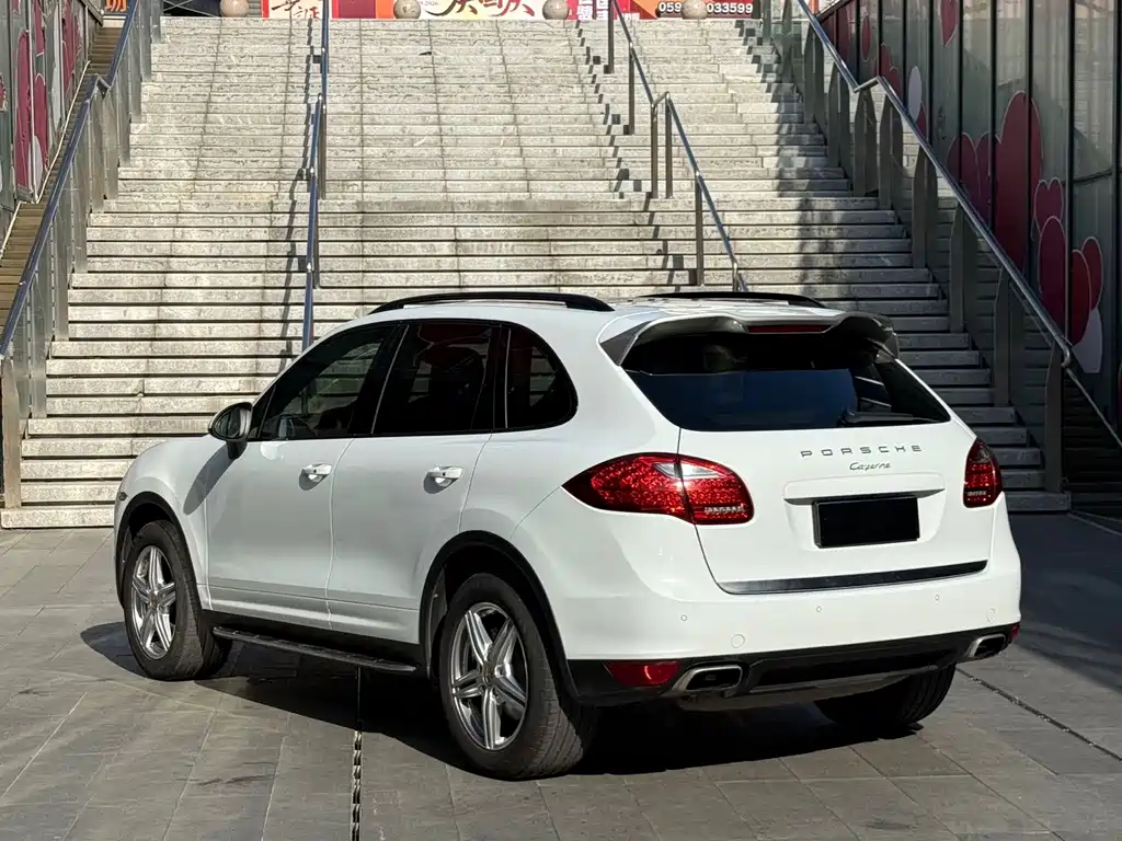 Porsche Cayenne — миниатюра 6