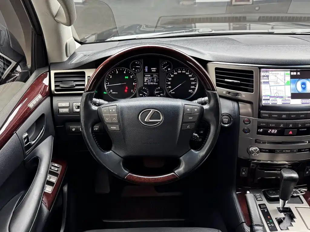 Lexus LX — миниатюра 14