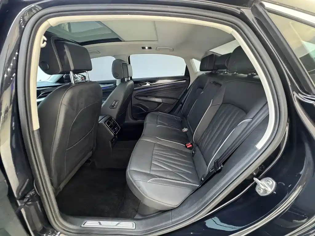 Volkswagen Passat 2023 330TSI Luxury