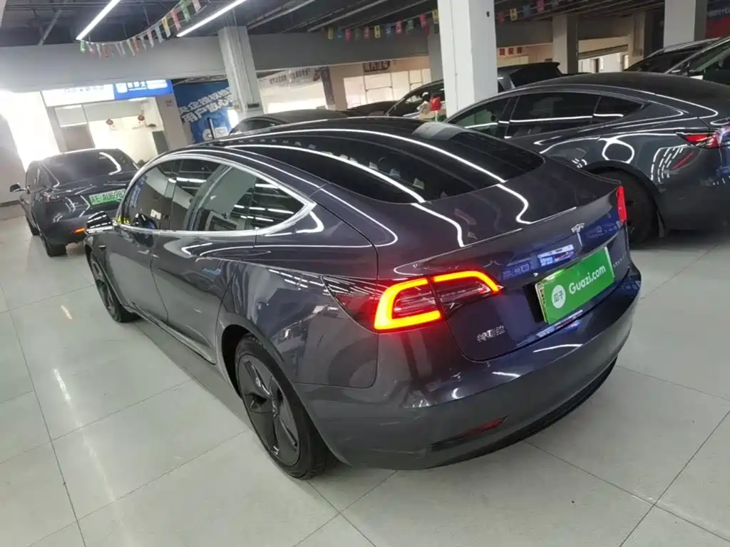Tesla Model 3 — миниатюра 5