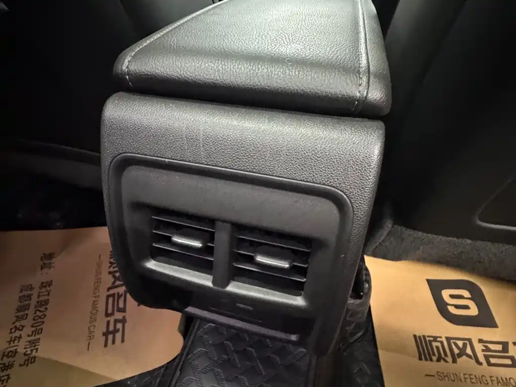 Cadillac XT4 — миниатюра 12