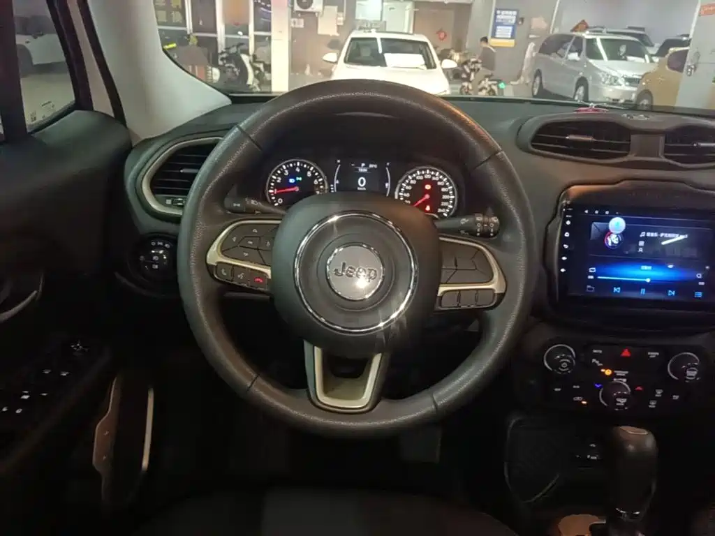 Jeep Renegade — миниатюра 11