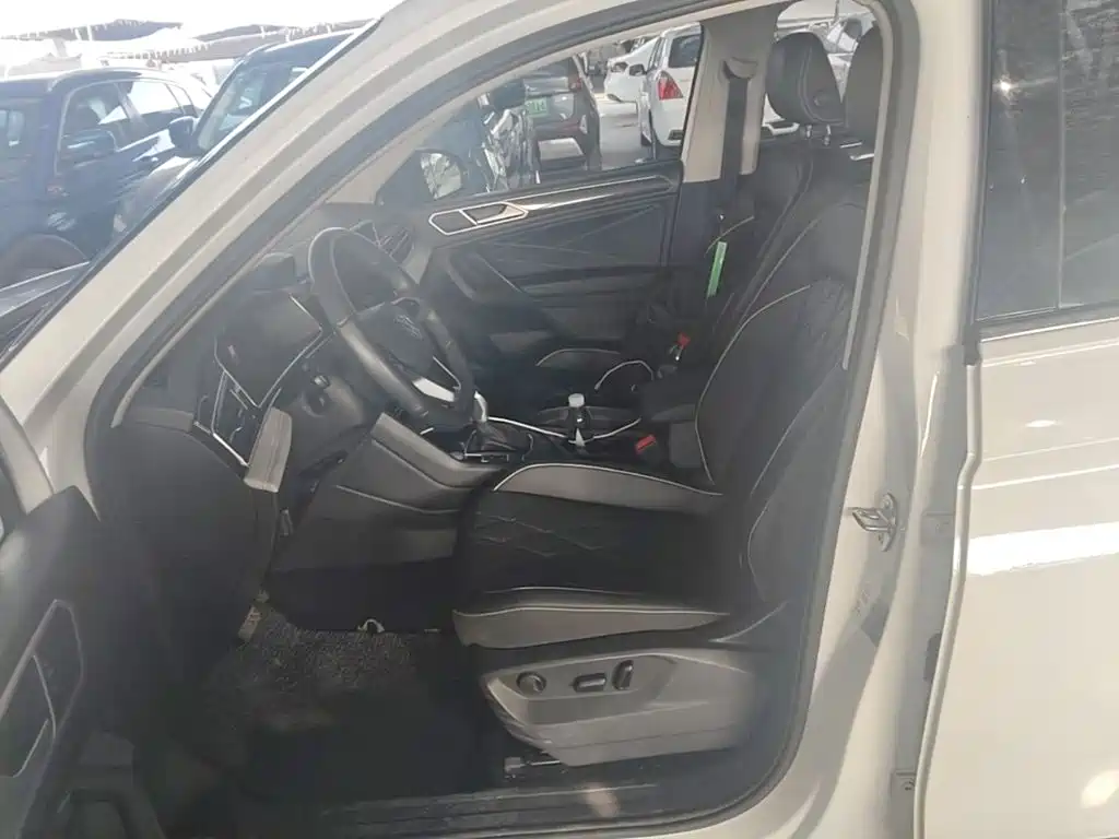 Volkswagen Tiguan L — миниатюра 15