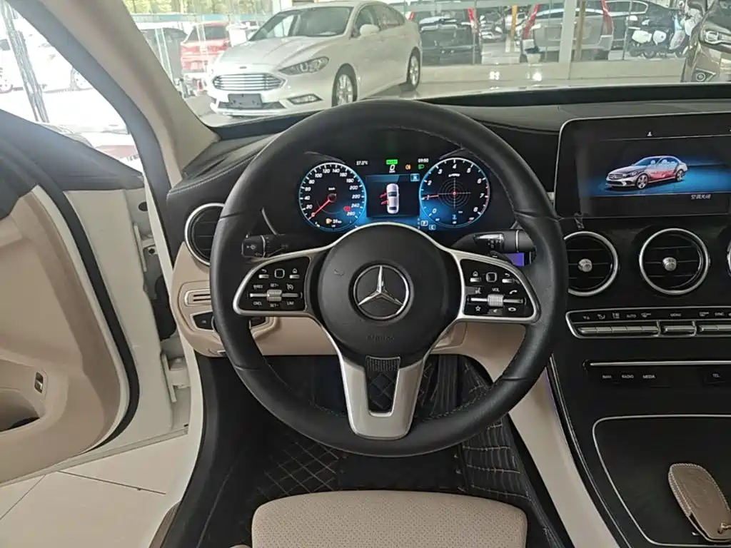 Mercedes-Benz C-Class — миниатюра 11
