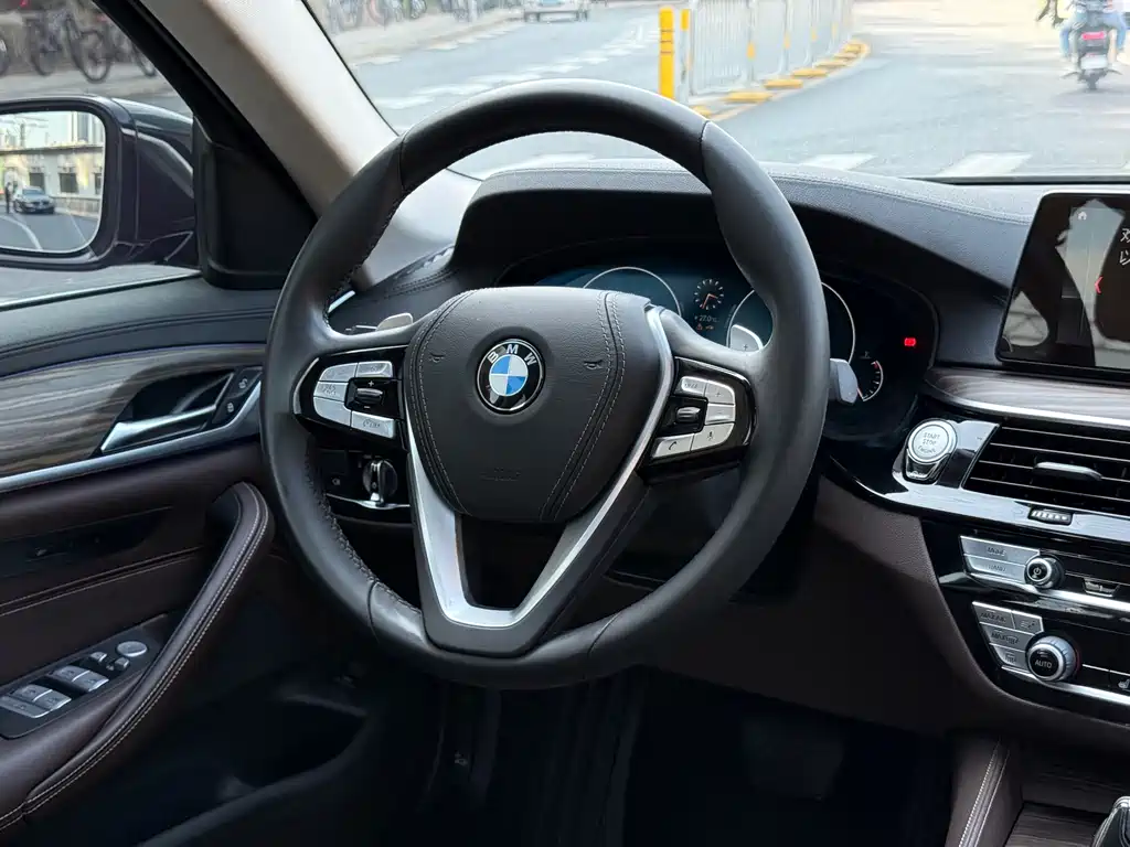 BMW 5 Series — миниатюра 14