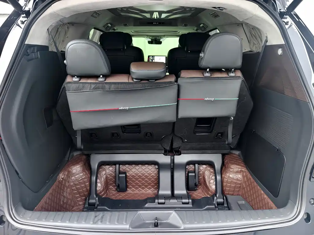 Toyota Sienna — миниатюра 24