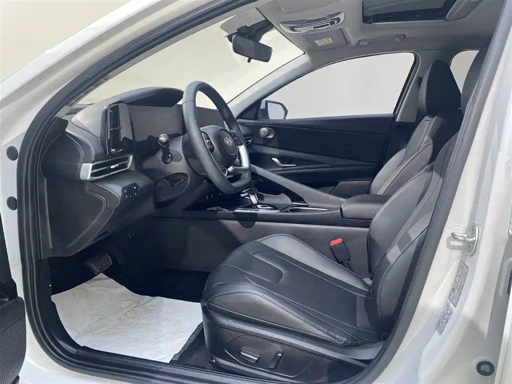Hyundai Elantra 2022 1.5L CVT LUX Luxury