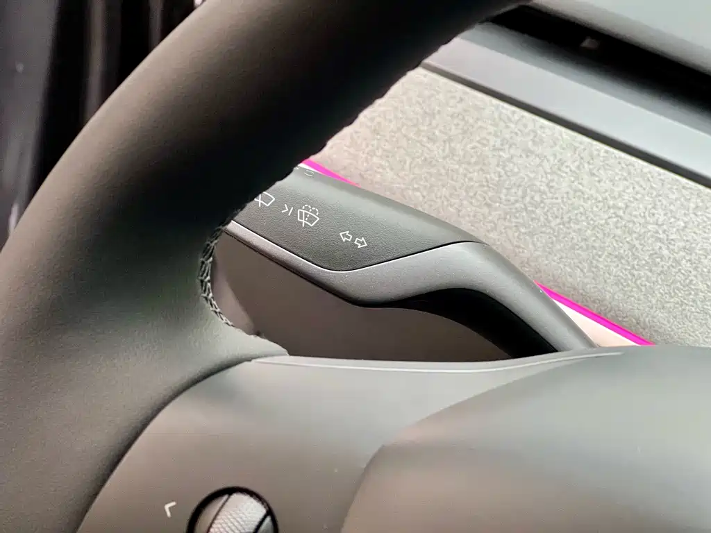 Tesla Model Y — миниатюра 17