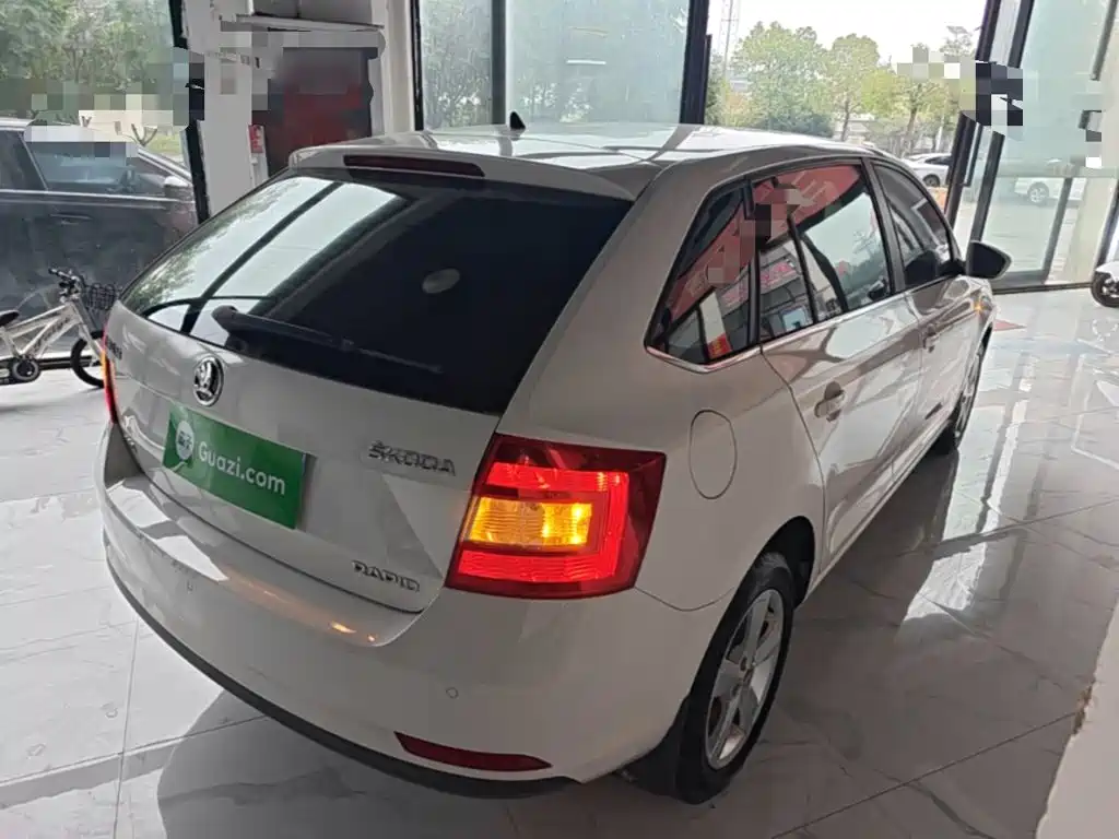 Skoda Rapid Spaceback — миниатюра 7