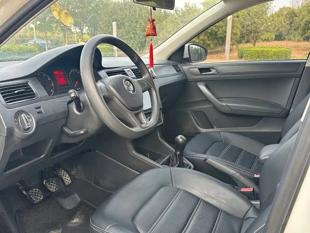 Volkswagen Santana — миниатюра 8