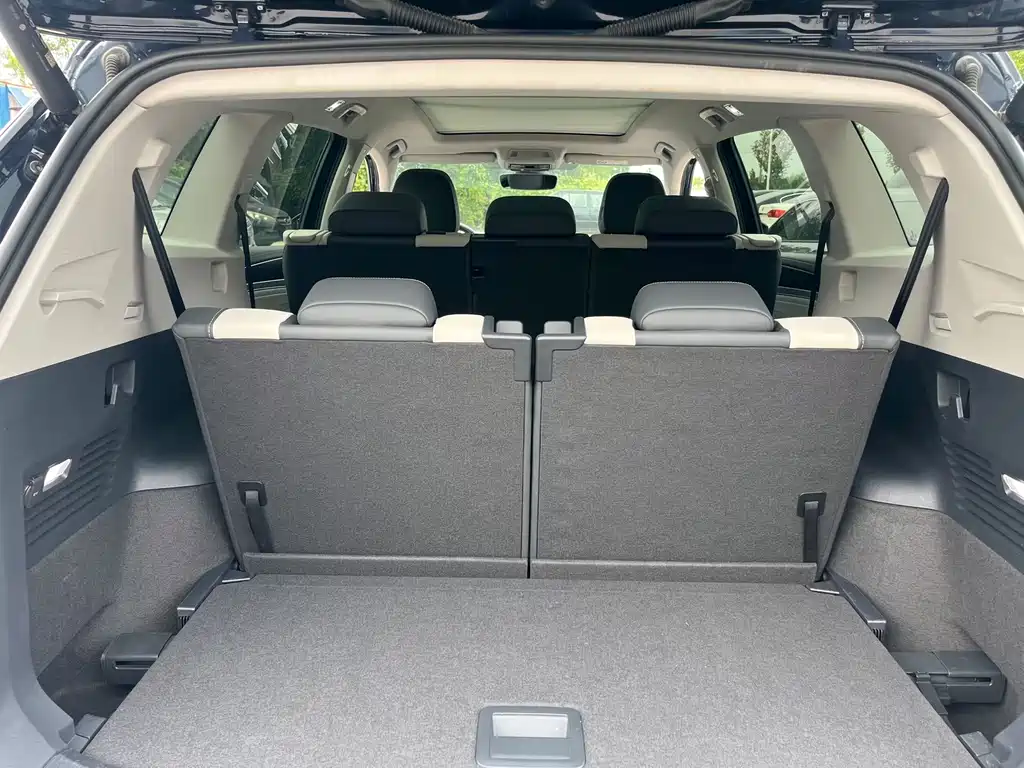 VOLKSWAGEN ID.6 CROZZ