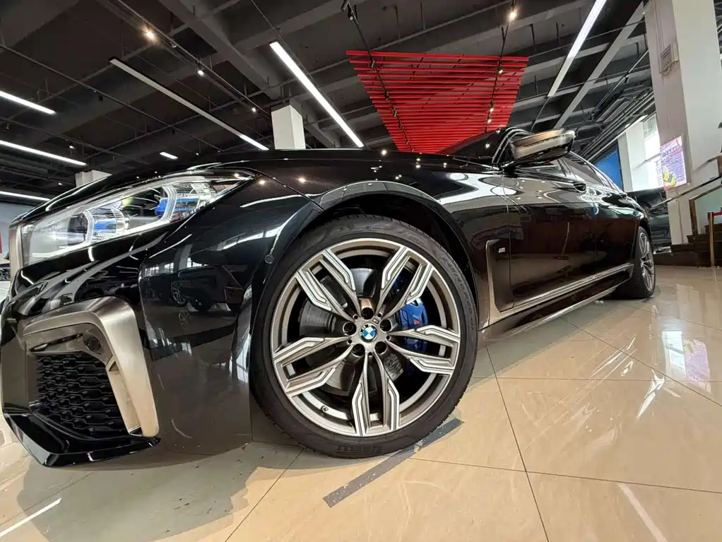 BMW 7 Series — миниатюра 10