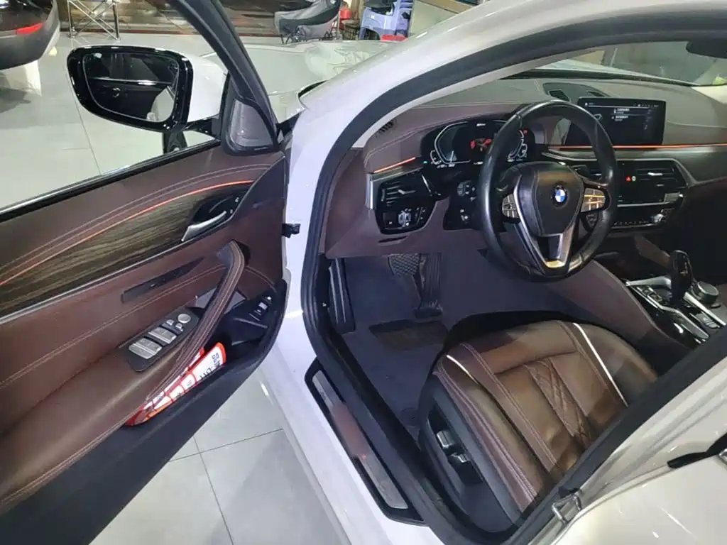 BMW 5 Series New Energy — миниатюра 16