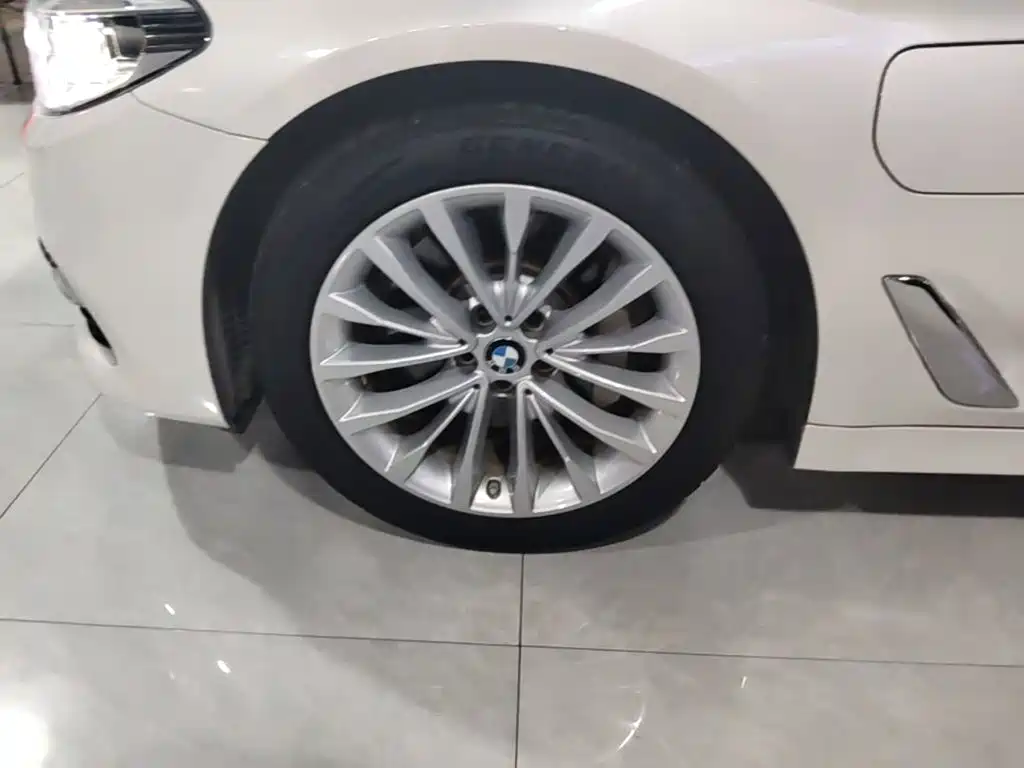 BMW 5 Series New Energy — миниатюра 23