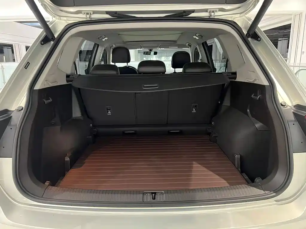 Volkswagen Tiguan L — миниатюра 12