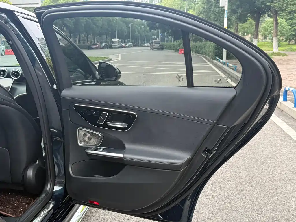 Mercedes-Benz C-Class — миниатюра 15