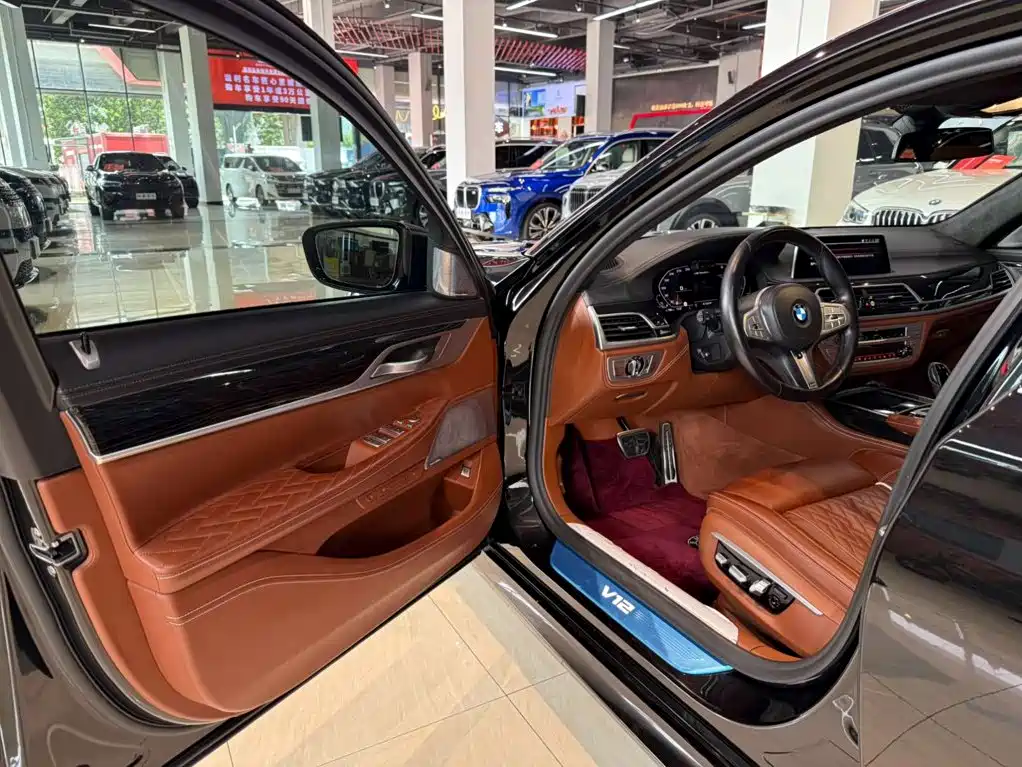 BMW 7 Series — миниатюра 12