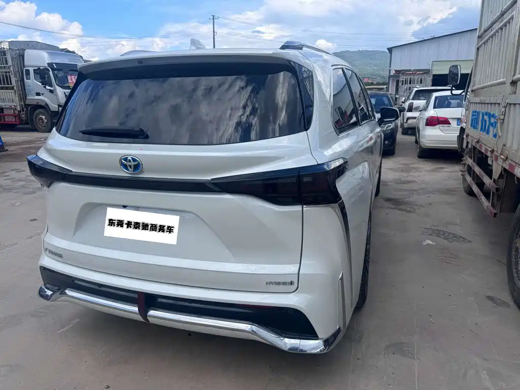 Toyota Sienna — миниатюра 7