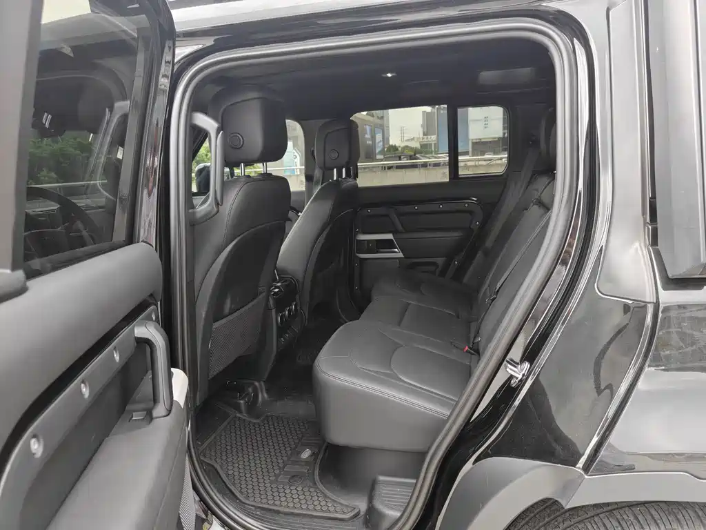Land Rover Defender — миниатюра 7