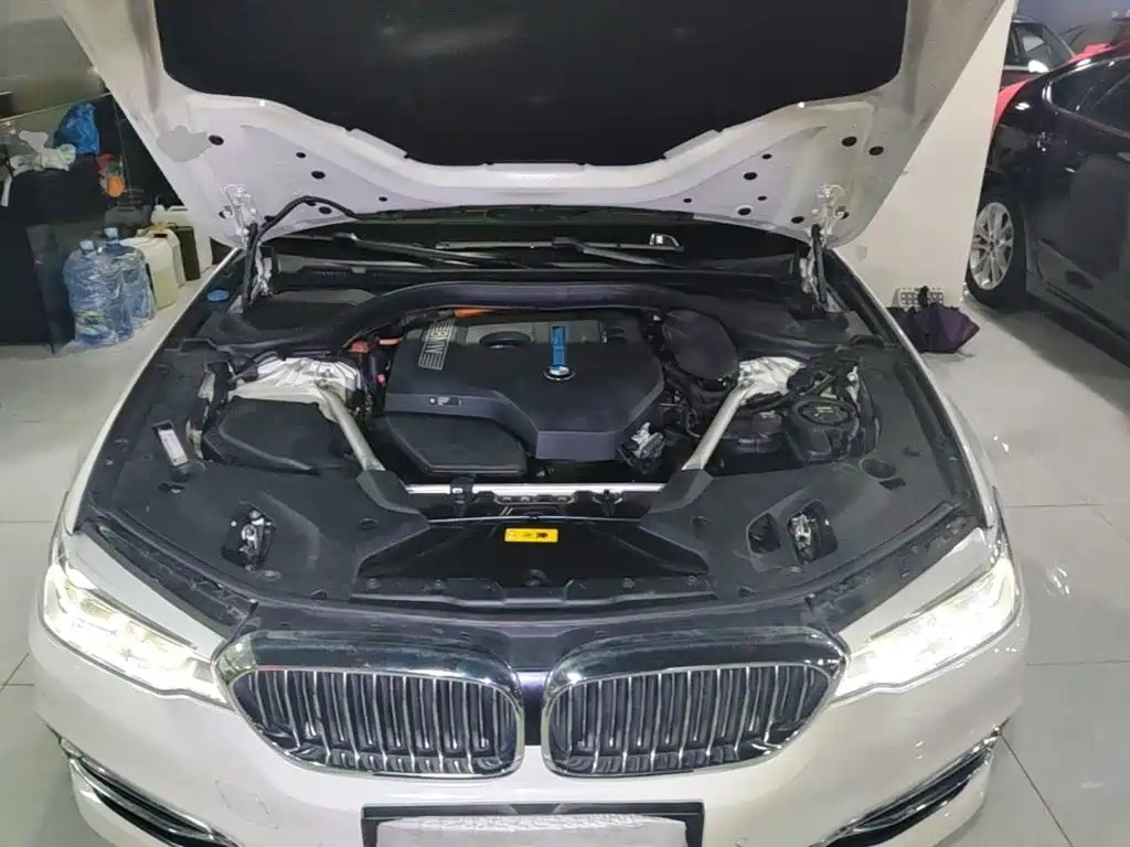 BMW 5 Series New Energy — миниатюра 20