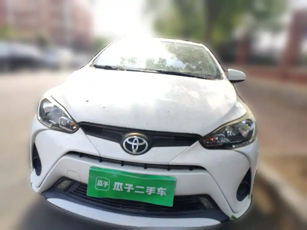 Toyota Yaris L — миниатюра 2