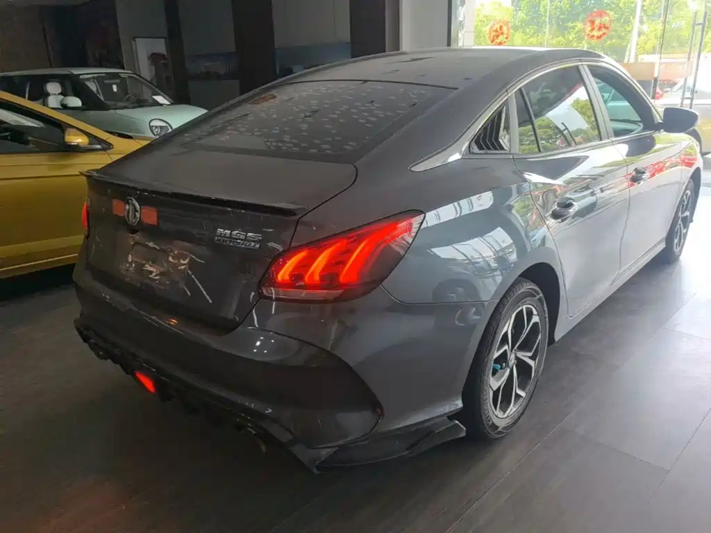 MG 5 2022 180DVVT CVT Luxury