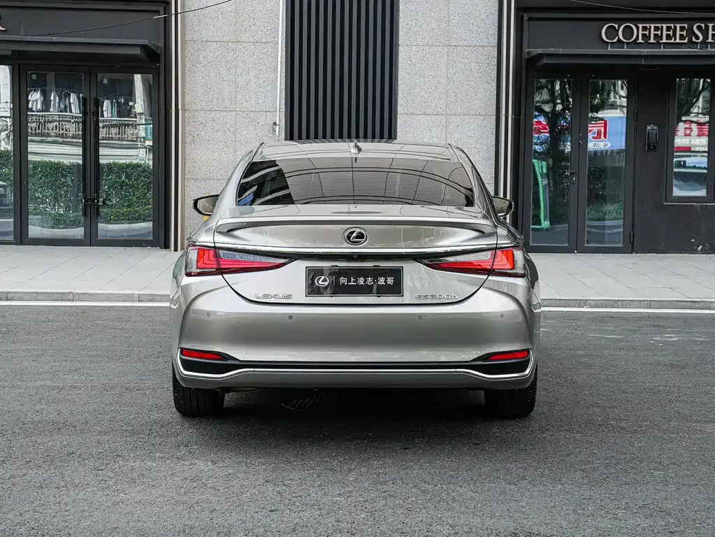 Lexus ES — миниатюра 5