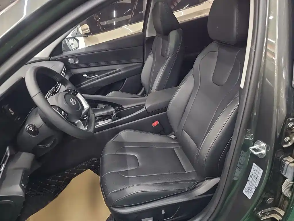 Hyundai Elantra 2023 1.5L CVT LUX Luxury
