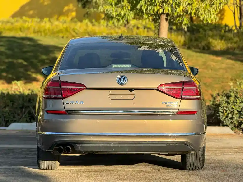 VOLKSWAGEN PASSAT