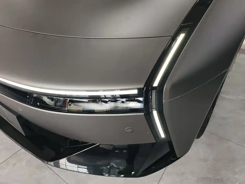 XPeng P7 — миниатюра 24