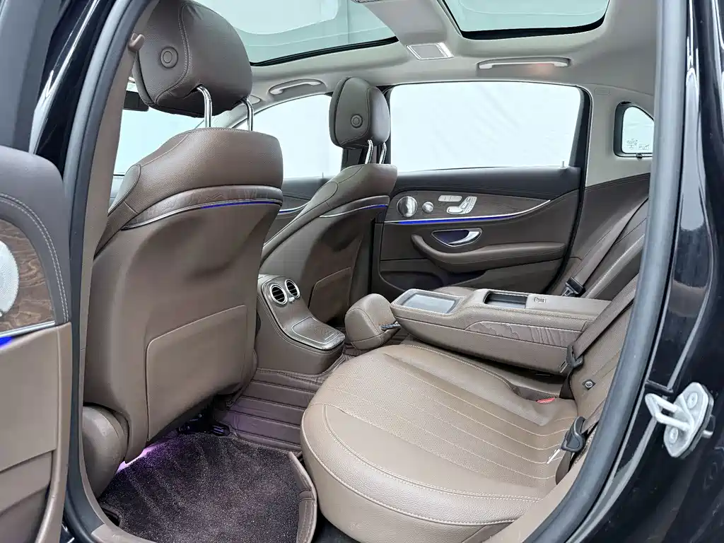 Mercedes-Benz E-Class — миниатюра 10
