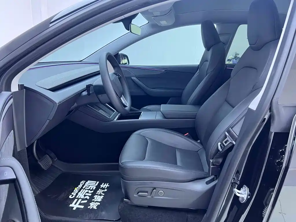 Tesla Model Y — миниатюра 15