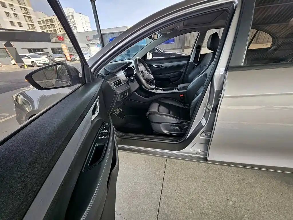 Geely Emgrand — миниатюра 6