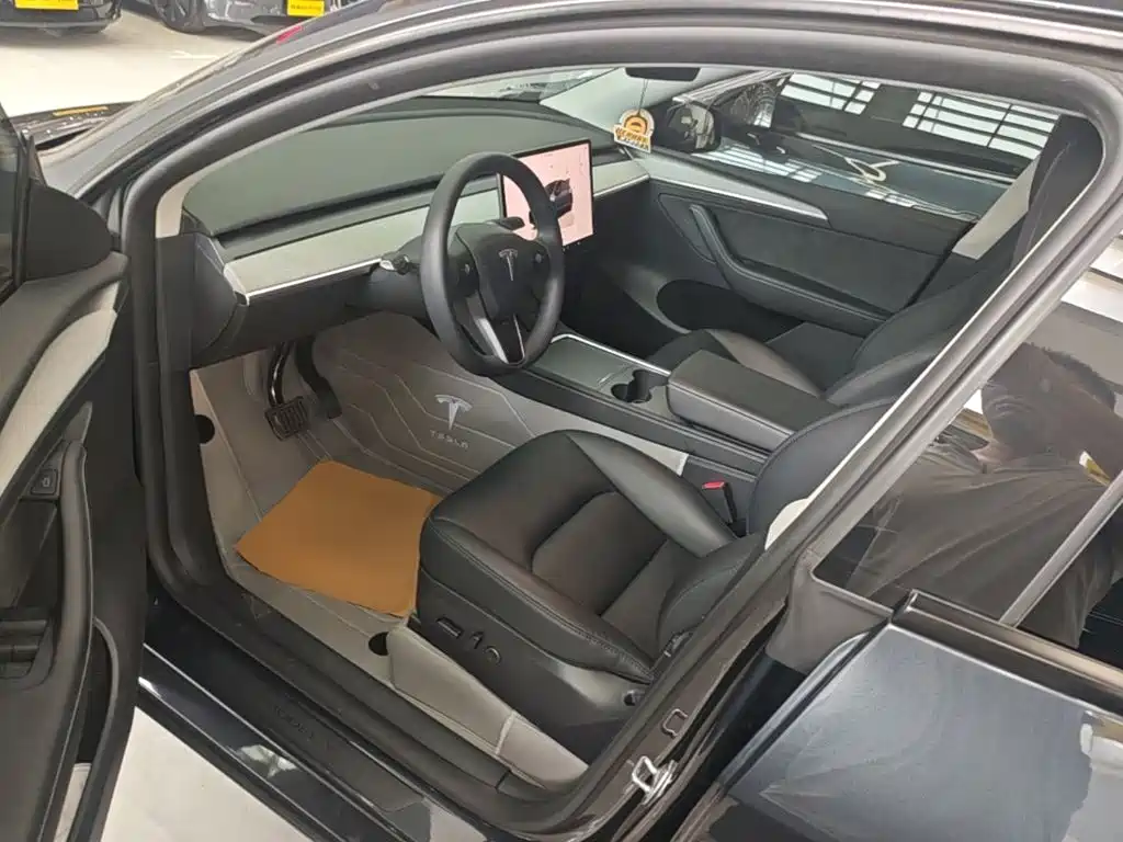 Tesla Model Y — миниатюра 16