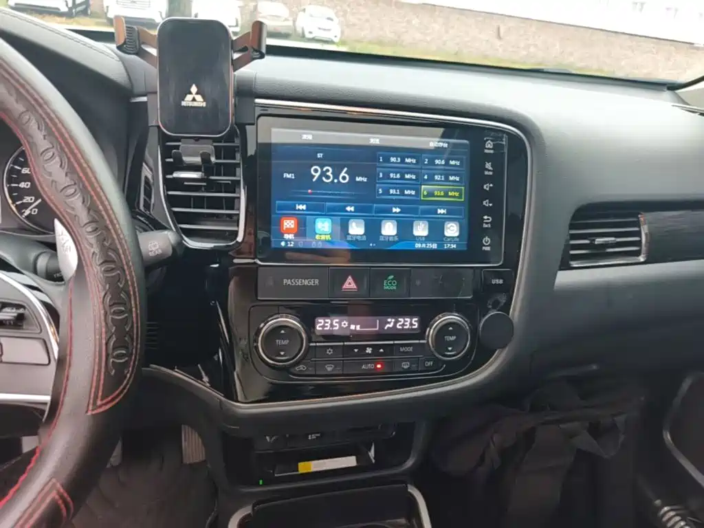 Mitsubishi Outlander — миниатюра 13