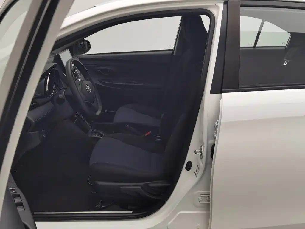 Toyota Yaris L — миниатюра 10