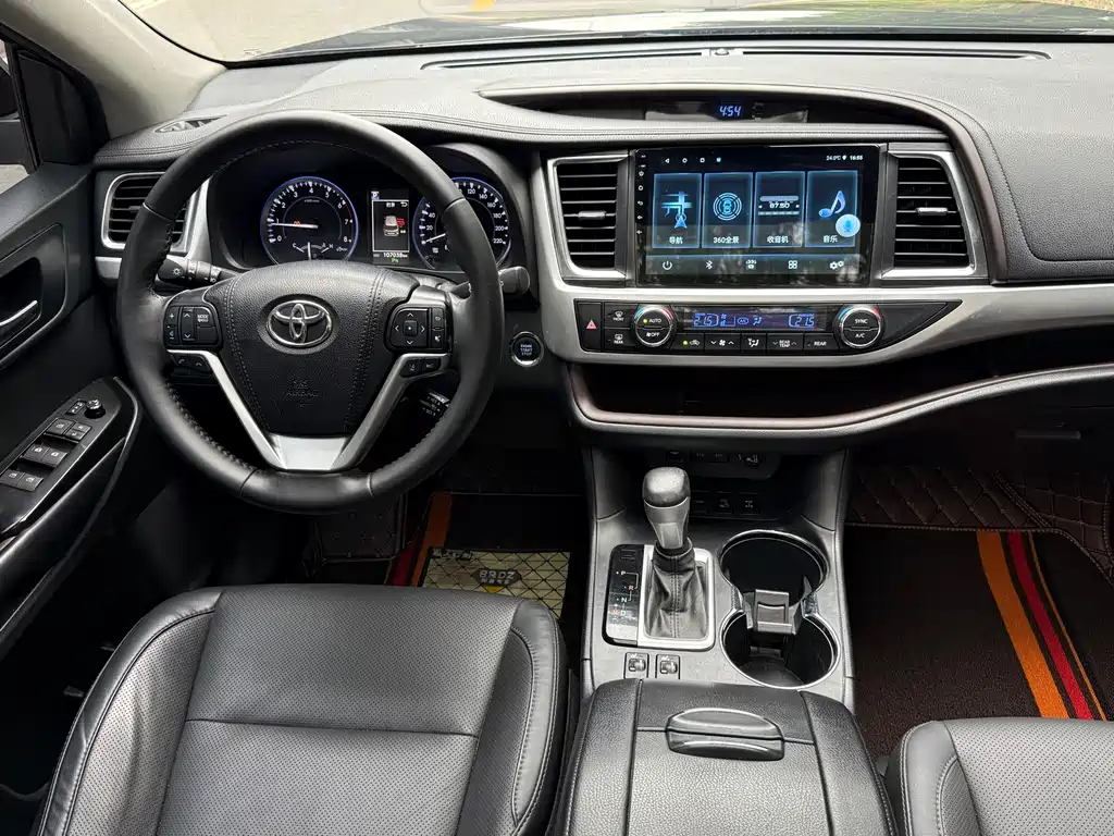 Toyota Highlander 2021 2.0T Luxury 7 мест