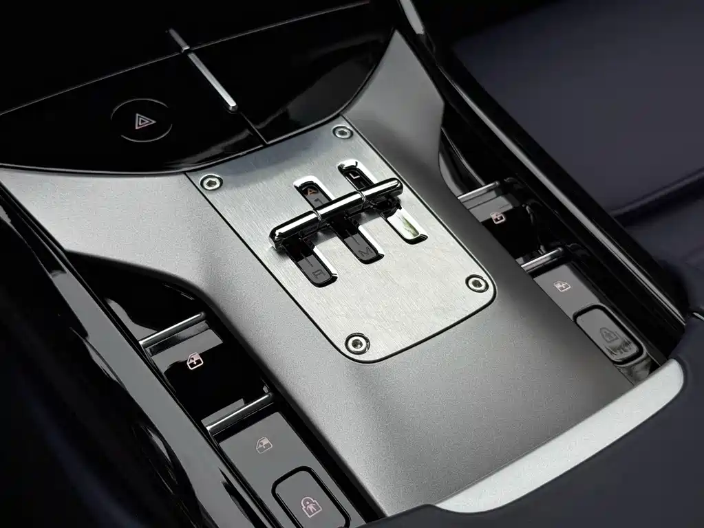 Ferrari Purosangue 2023 6.5L V12