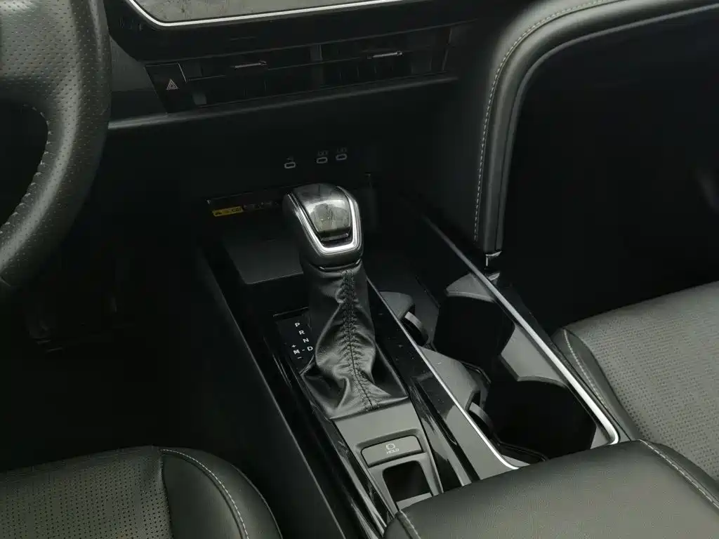 Toyota Camry — миниатюра 13