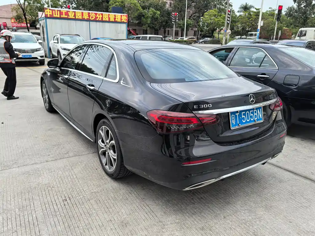 MERCEDES-BENZ E CLASS