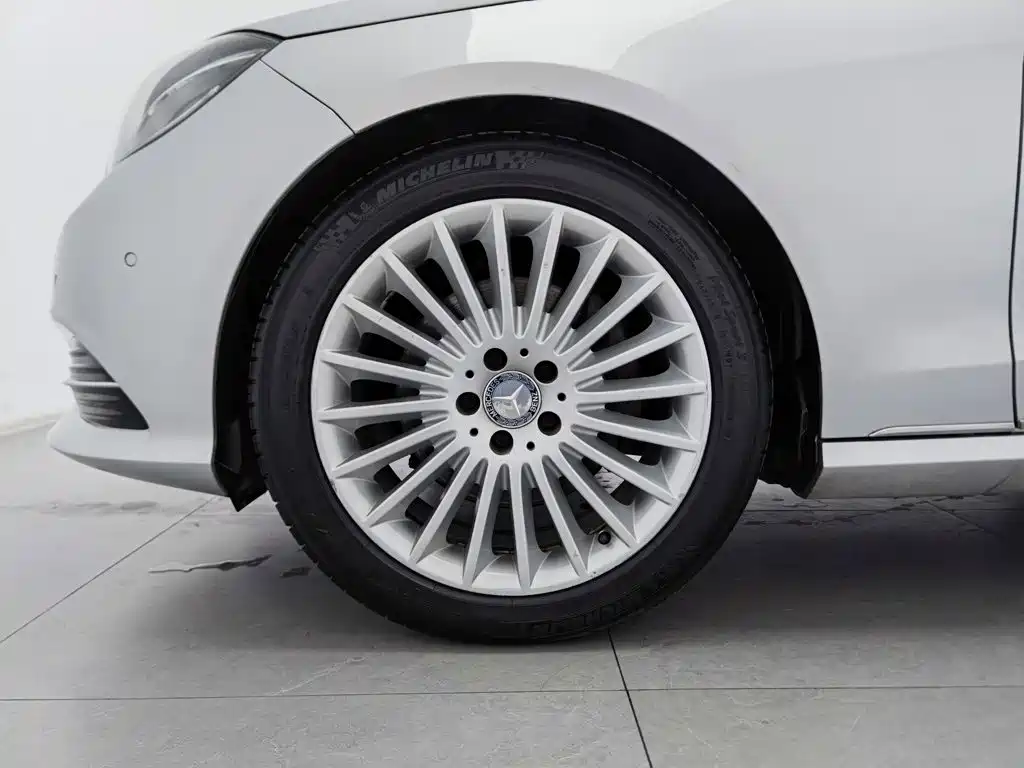 Mercedes-Benz E-Class — миниатюра 17
