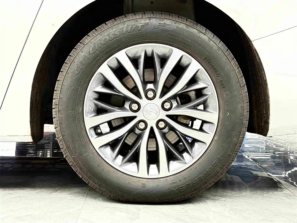 Buick GL8 — миниатюра 5