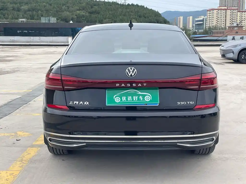 Volkswagen Passat 2022 330TSI Luxury