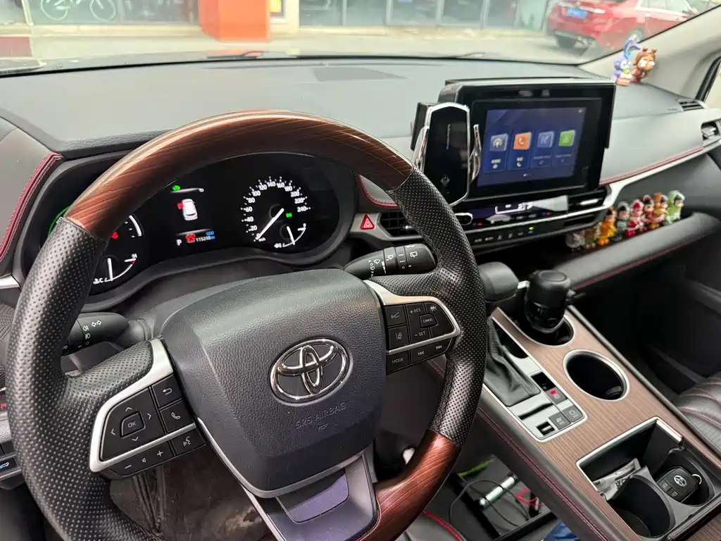 Toyota Sienna — миниатюра 3