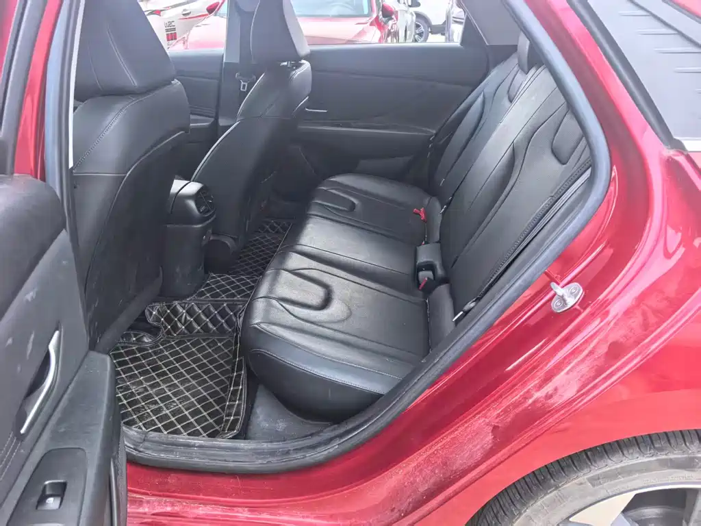 Hyundai Elantra — миниатюра 8