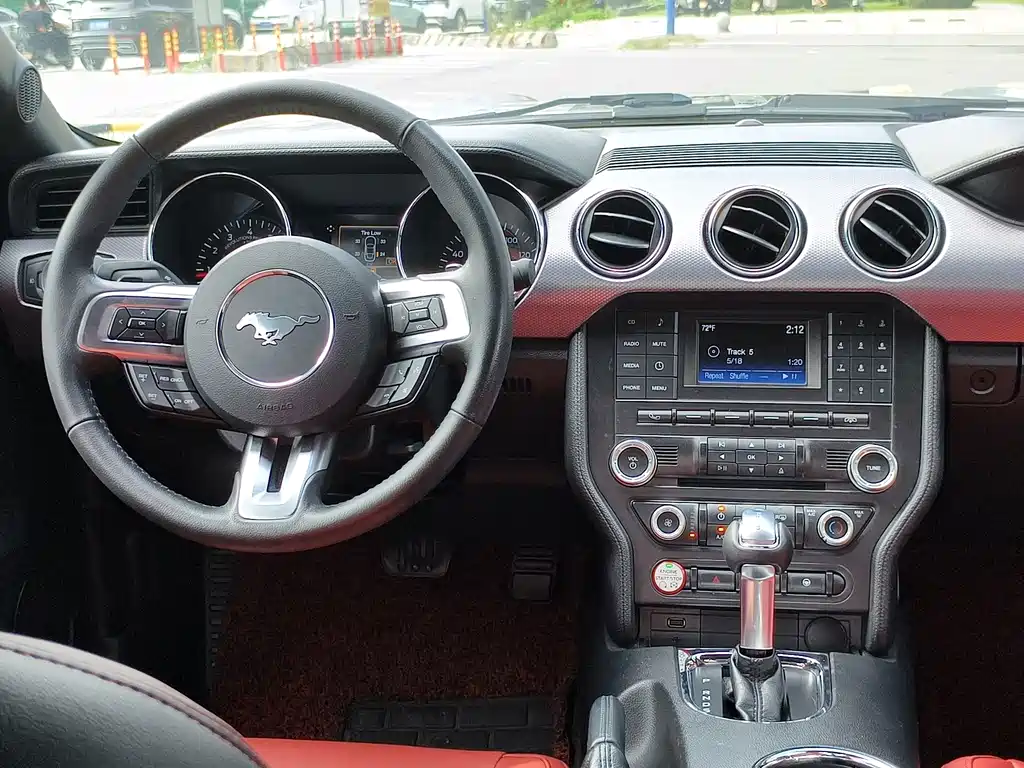 Ford Mustang — миниатюра 7