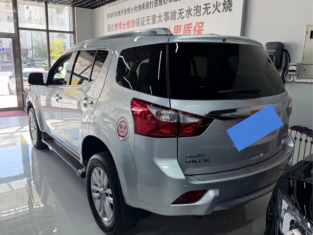 Isuzu MU-X — миниатюра 4